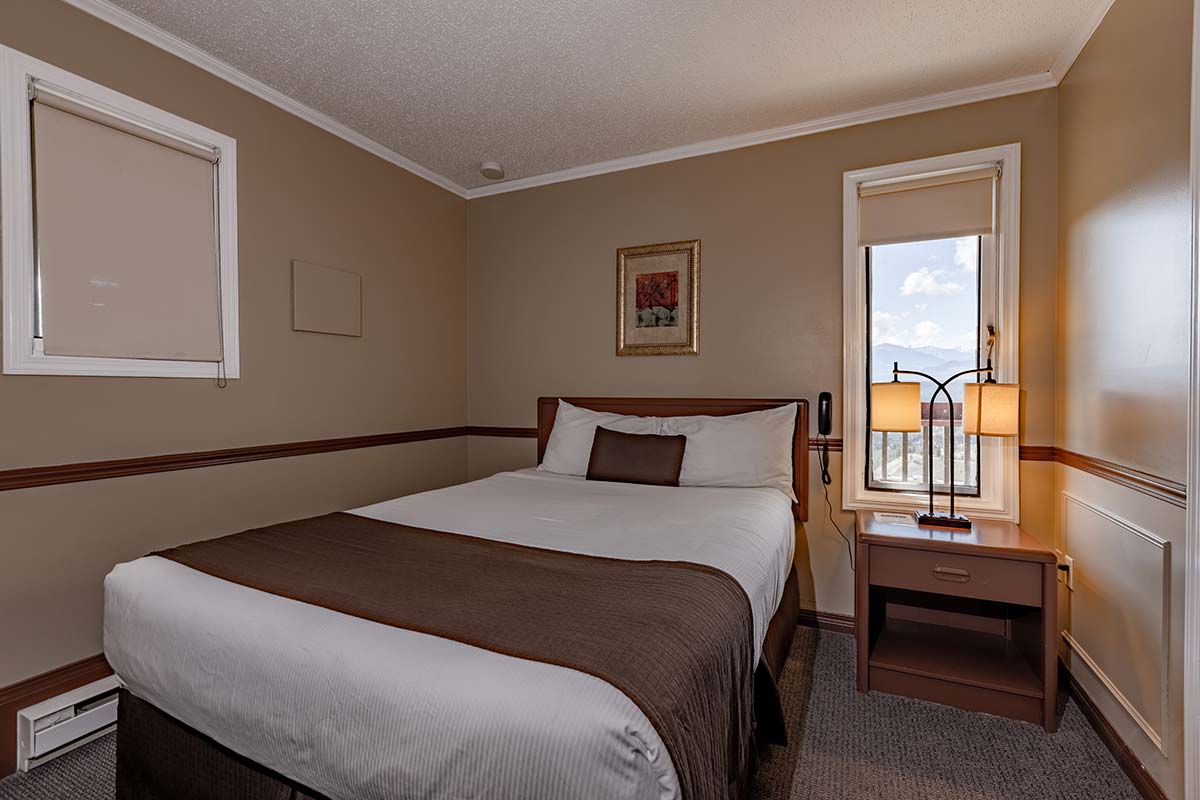 Radium Chalet - Accommodation in Radium Hot Springs, BC